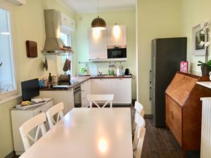 Kitchen view - extensible table